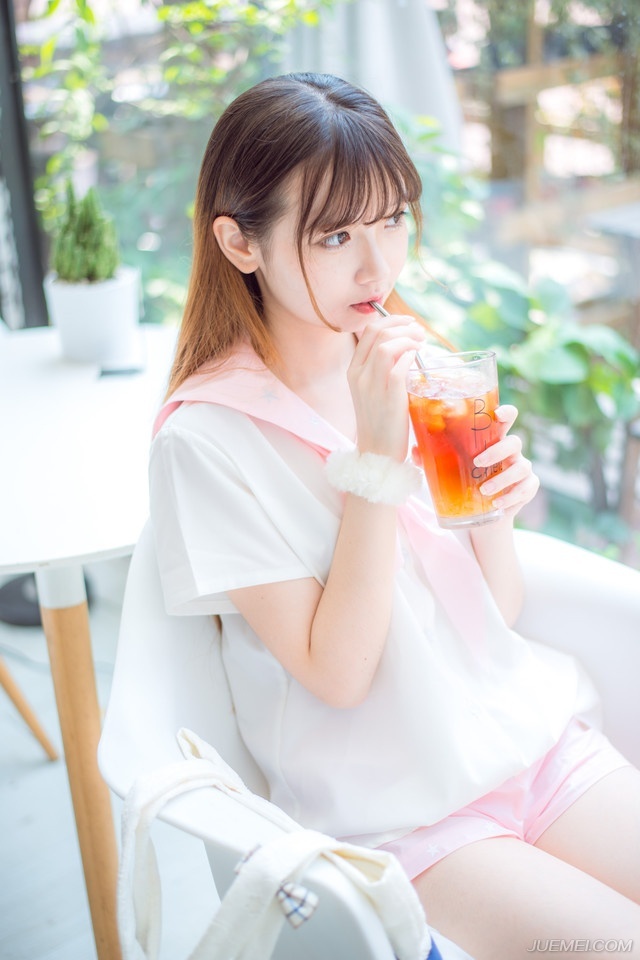 若是以往的话，按照规矩，这些蜀军至少也要裁掉一半，只留精锐，不过眼下大战在即，蜀道难行，也不好再从长安或是洛阳调拨兵马，而且关中军队虽然精锐，但蜀地毕竟特殊，关中那一套战法于蜀地并不合适，反倒是蜀中军队用起来更加顺手，而且似邓贤、泠苞这些归降的蜀将更精通属地作战，有他们相助，更能事半功倍。